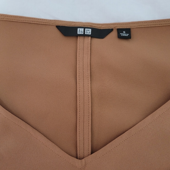 UNIQLO Women's Minimalist Oversized Warm Brown Boxy Top - Modern Relaxed Fit - Picture 3 of 8